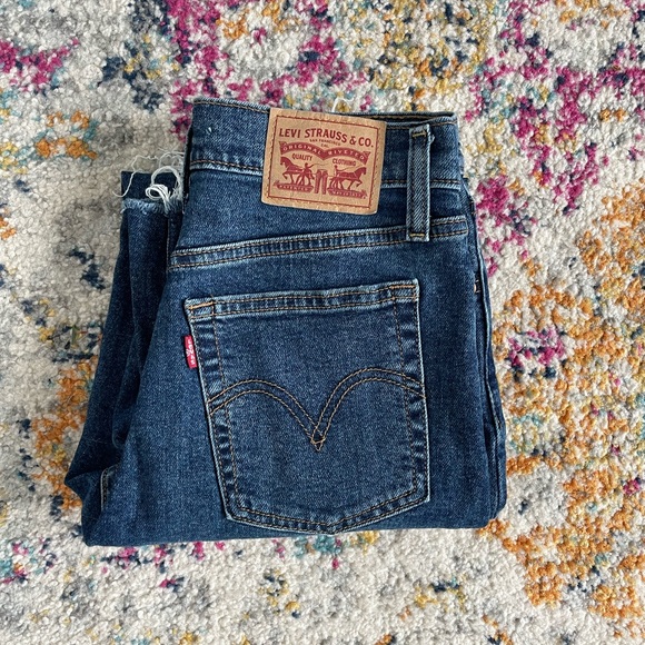 Levi Wedgie Straight Jeans - Picture 3 of 3